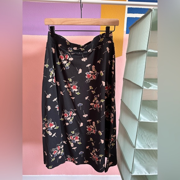 BRAND NEW FIT & FLARE MIDI SKIRT - Picture 3 of 3